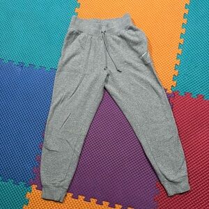 Nike Sportswear Phoenix Fleece
Women's High-Waisted Joggers